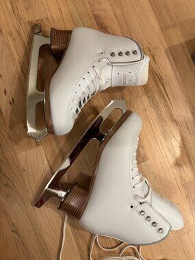 Jackson Ultima Freestyle Aspire (FS2190) Womens Figure Skates (size 7 Wide)